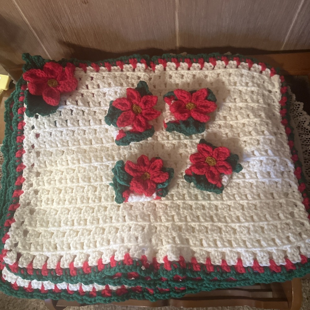 4 VTG Hand Crocheted Christmas Placemats Napkin Ring 3D Poinsettia White Red Grn